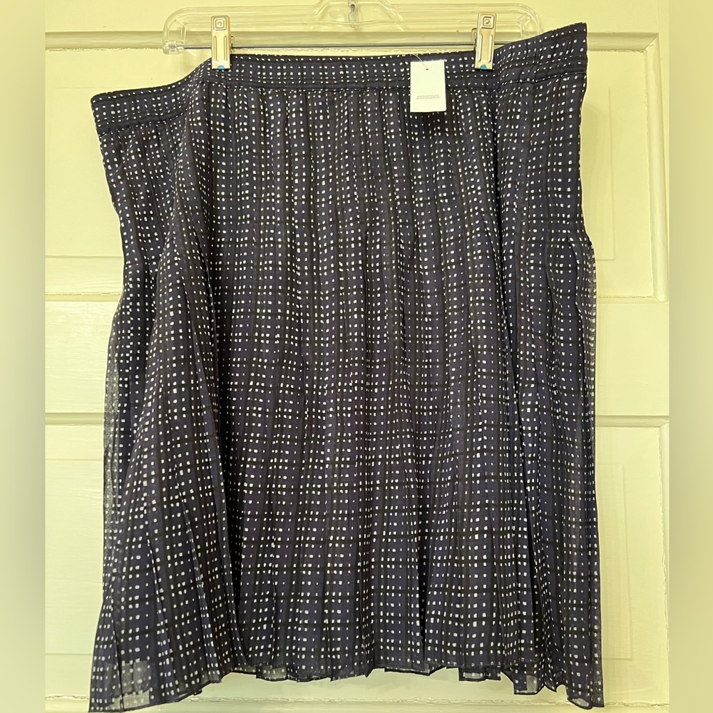 LOFT Navy and White Pleated Skirt NWT Size XL